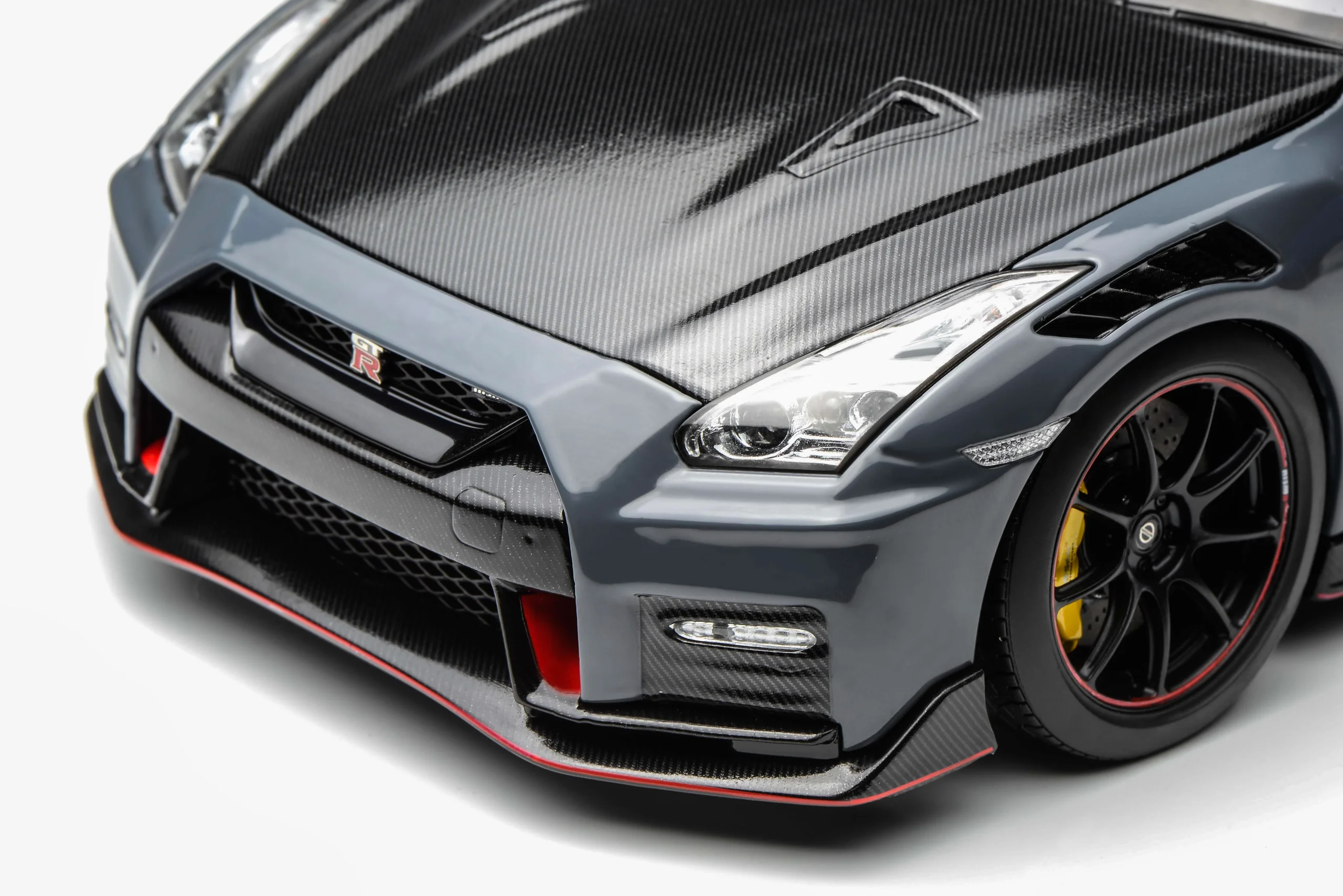 Motorhelix 1:18 Nissan GT-R NISMO (R35) Special Edition