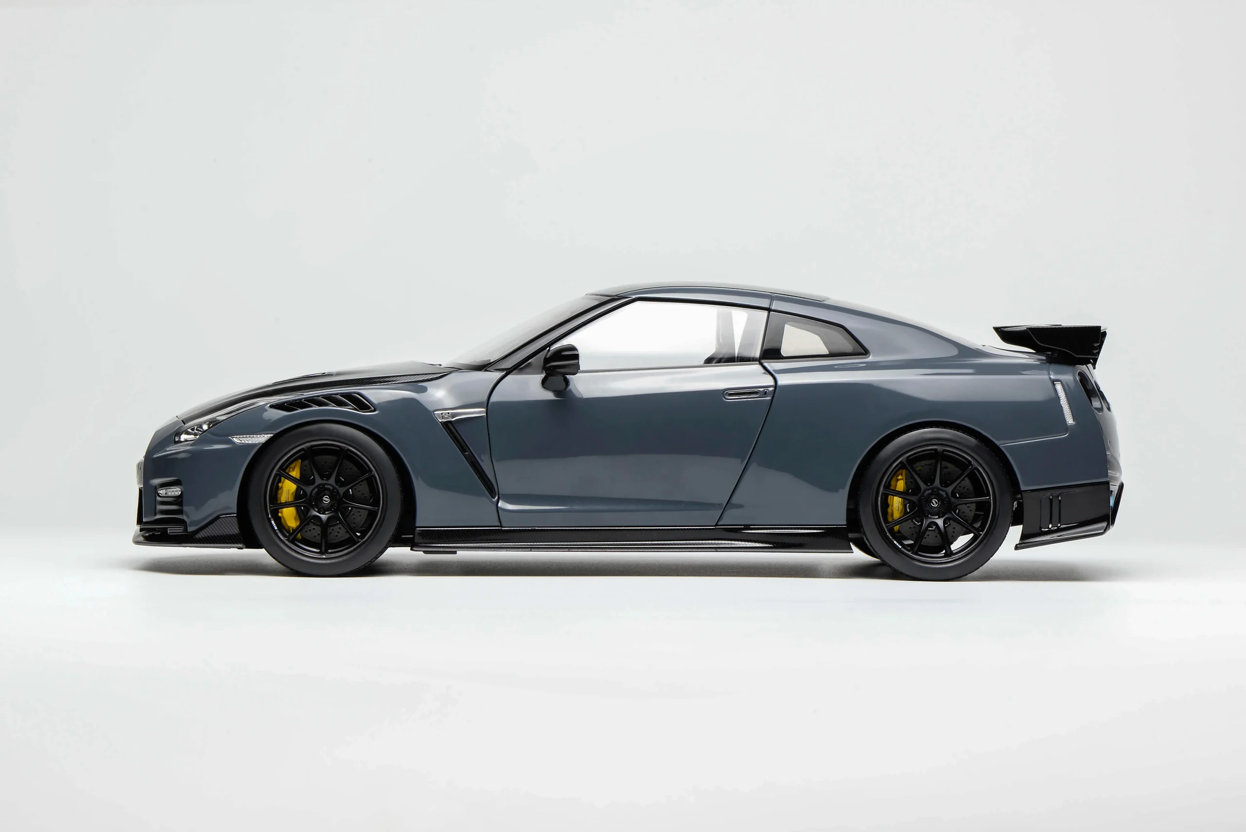 Motorhelix 1:18 Nissan GT-R NISMO (R35) Special Edition