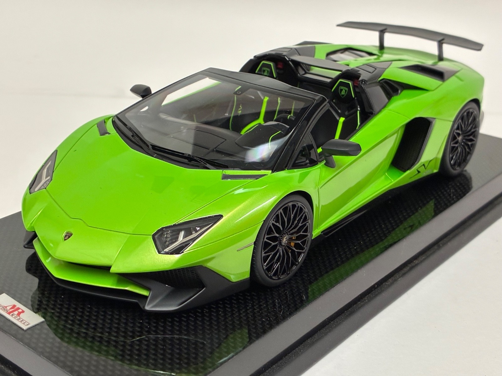 MR Collection 1:18 Lamborghini Aventador LP750-4 SV Roadster Verde